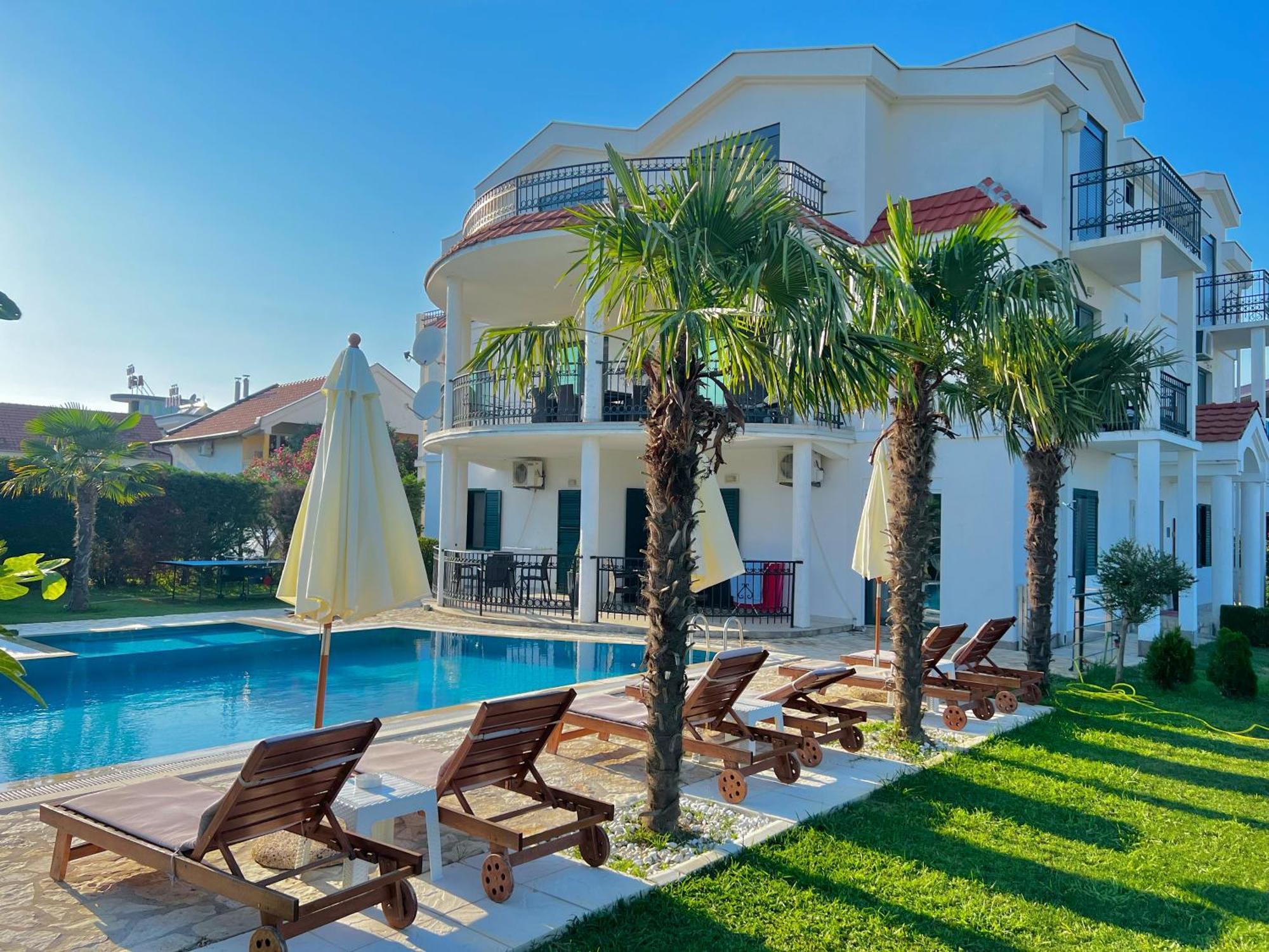 Apartments Lj Ulcinj Exterior photo