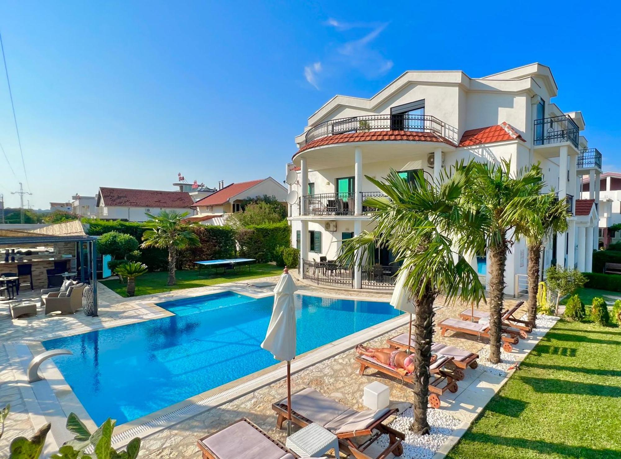 Apartments Lj Ulcinj Exterior photo