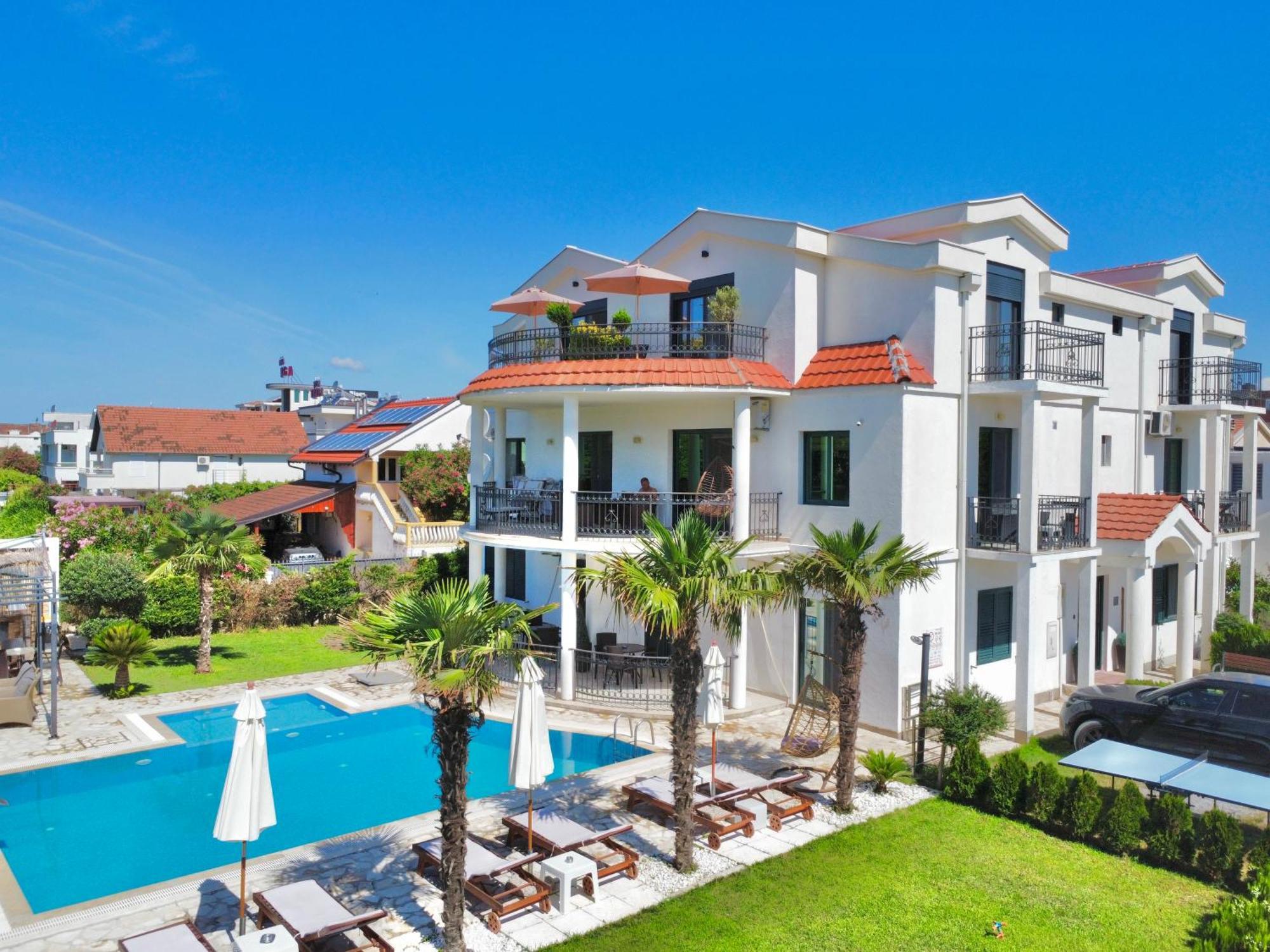 Apartments Lj Ulcinj Exterior photo