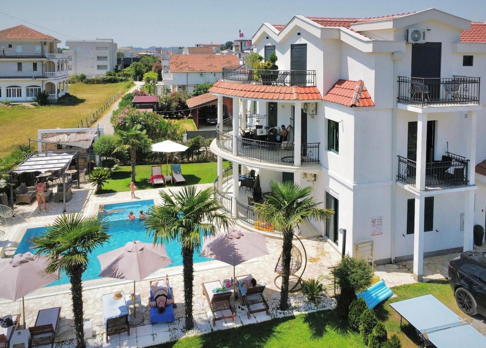 Apartments Lj Ulcinj Exterior photo
