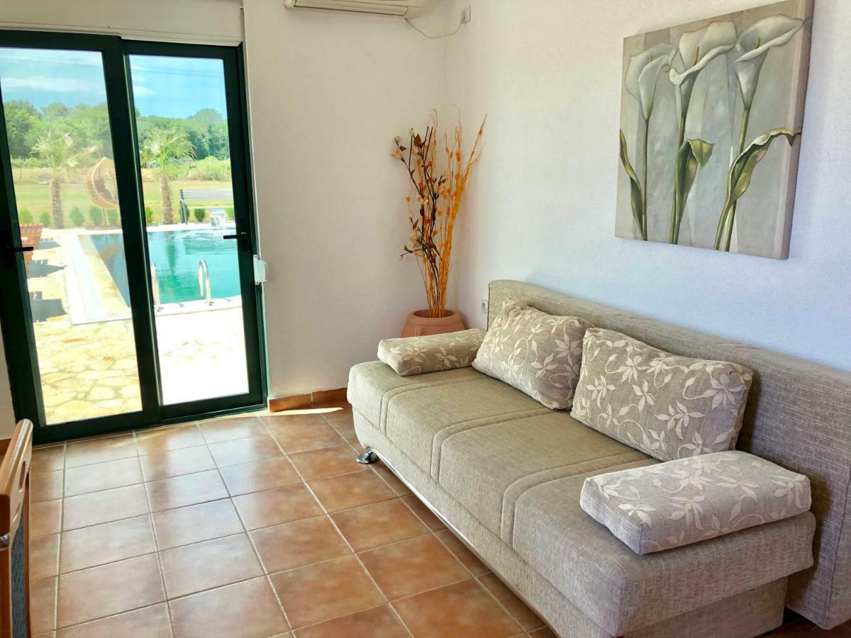 Apartments Lj Ulcinj Exterior photo